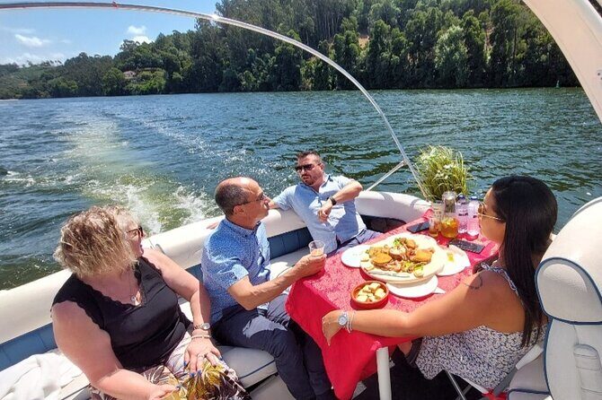Private Tour in Douro, with tasting,on a Yacht for up to 5 People - A Relaxing Journey Along the Douro