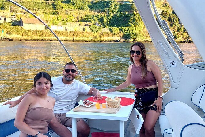 Private Tour in Douro, with tasting,on a Yacht for up to 5 People - What to Expect on Board
