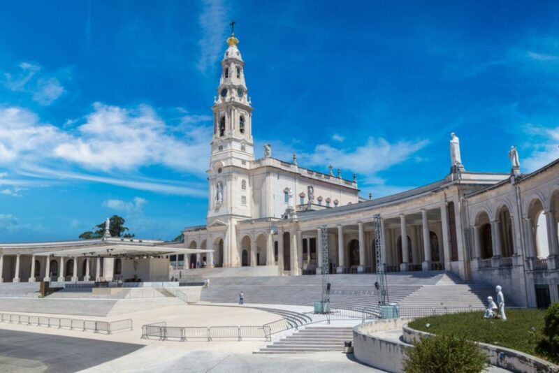 Private Tour in Fátima, Nazaré and Óbidos from Lisbon - FAQ