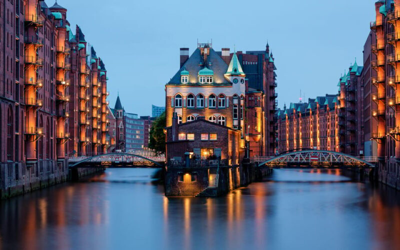 Private tour in Hamburg - Private Tour in Hamburg: An Authentic 3-Hour Experience