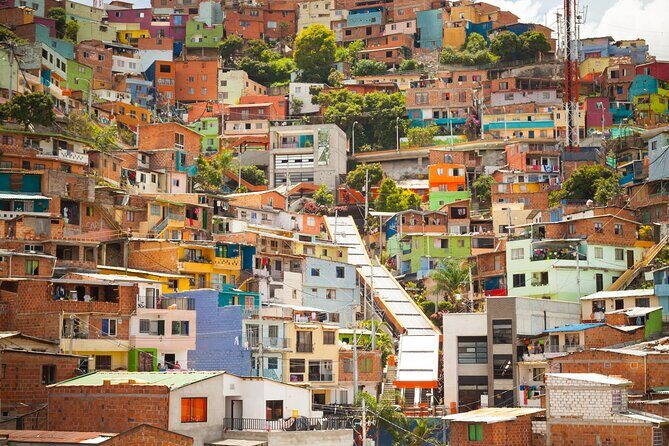Private Tour in Pablo Escobar and Comuna 13 with Cable Car - Exploring Medellín’s Layers: A Detailed Look at the Tour
