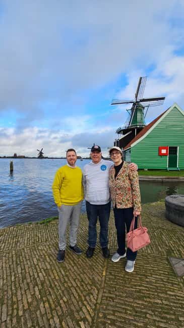 Private tour in Tesla, Zaandam, Zaanse Schans & Volendam. - FAQ
