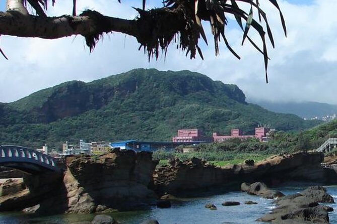 Private Tour: Jiufen Gold Rush Town and Yehliu National Geopark from Taipei - Key Points