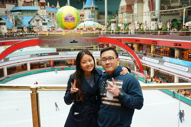 Private tour Lotte World,Tower,Aquarium(All Tickets are included) - A Deep Dive into the Seoul Experience