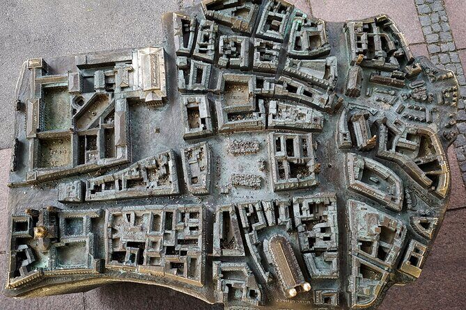 Private Tour Munich City and 3rd Reich including Viktualienmarkt - FAQs