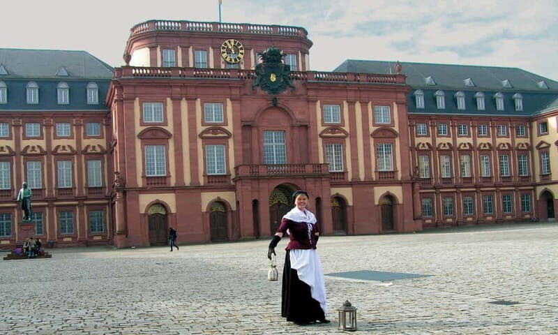 Private tour: Night watchman of Mannheim - city tour in costume - Key Points