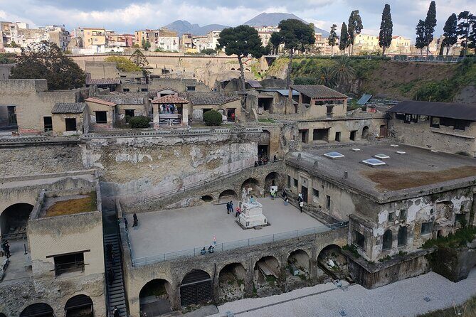 Private Tour of Herculaneum with an Expert Archaeologist - Starting off with a detailed look at the Private Tour of Herculaneum with an Expert Archaeologist