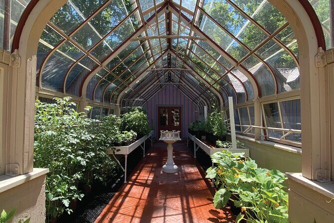 Private Tour of The Armour-Stiner Octagon House in New York - FAQ