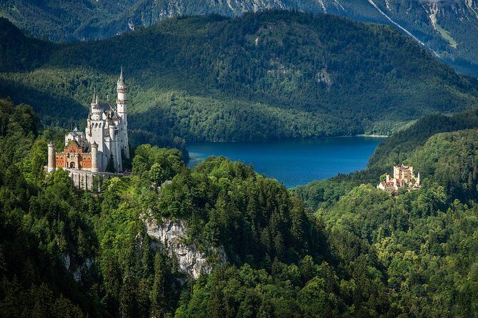 Private tour of the best of Fussen - Sightseeing, Food & Culture with a local - Breaking Down the Itinerary