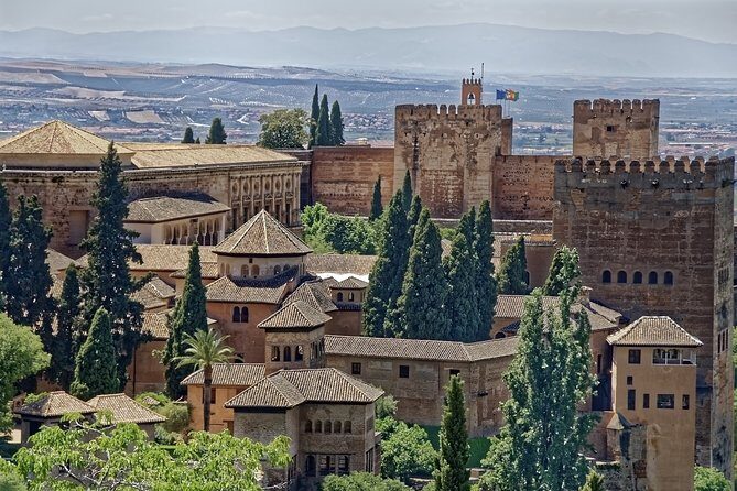 Private tour of the best of Granada - Sightseeing, Food & Culture with a local - Who Should Consider This Tour?