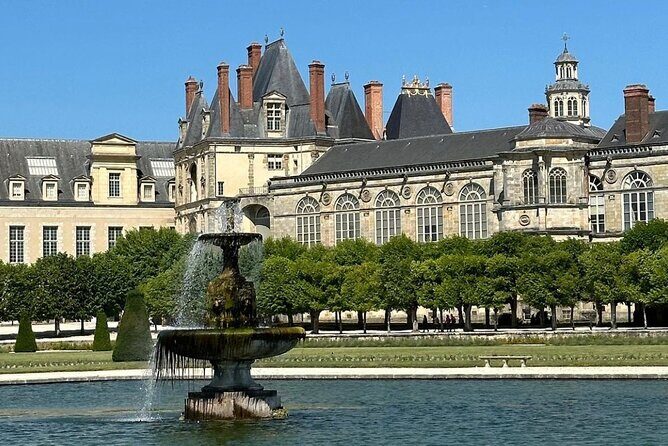 Private tour of the Great Christmas of Vaux le Vicomte and Fontainebleau - Frequently Asked Questions