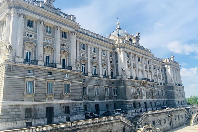 Private tour of the royal palace, private guide, fast entrance and pick up at the hotel. - Exploring Madrid’s Royal Palace: A Detailed Review
