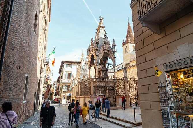 PRIVATE TOUR of Verona: Highlights & Hidden Gems With Locals & Snack Included - Exploring Verona with a Local Guide