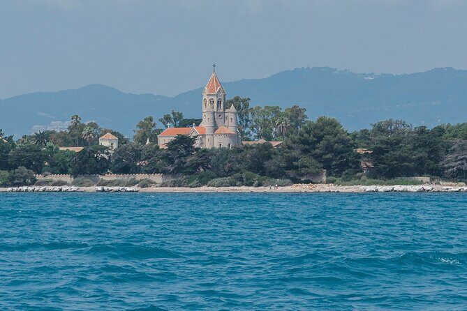 Private tour on a sailboat with apéritif at sunset on Antibes - The Sum Up