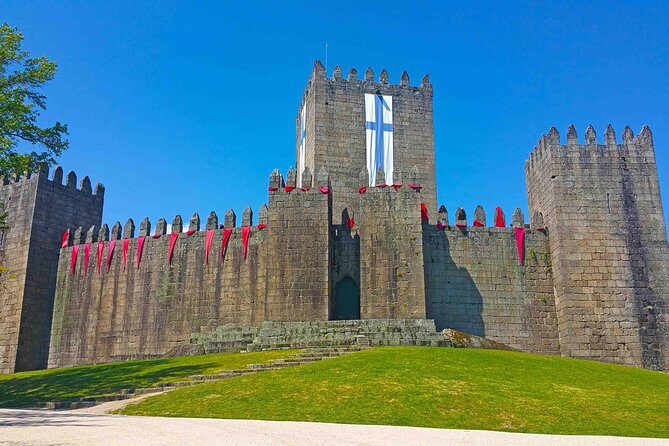 Private tour Portugal and Spain (North and Center) 15 days - Crossing into Spain: Santiago de Compostela and Beyond