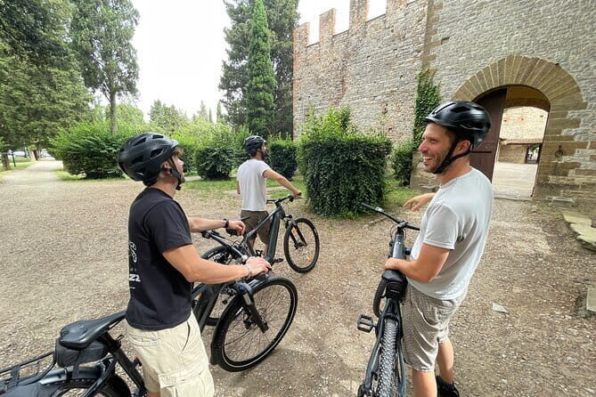 Private tour Siena, San Gimignano and Monteriggioni, lunch in the cellar - FAQs