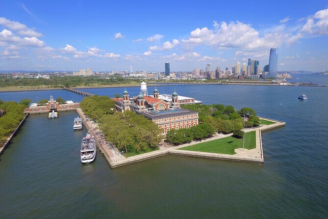 Private Tour Statue of Liberty and Ellis Island - Exploring Battery Park and Castle Clinton