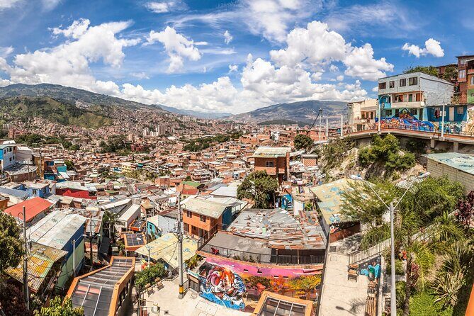 Private Tour to Explore Comuna 13 with transportation - Exploring Medellín’s Comuna 13: A Private Tour Worth Considering