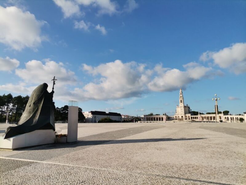 Private Tour to Fatima, Batalha, Nazare, Obidos From Lisbon - Nazaré: A Coastal Treasure
