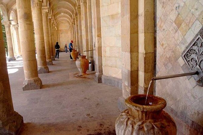 Private tour to Khor Virap, Areni, Noravank, Birds' cave (Areni 1), Jermuk - An In-Depth Look at Your Armenian Day Trip