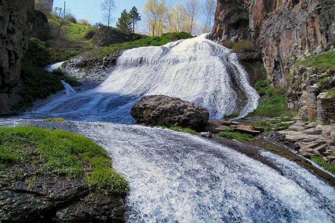 Private tour to Khor Virap, Areni, Noravank, Birds' cave (Areni 1), Jermuk - FAQs