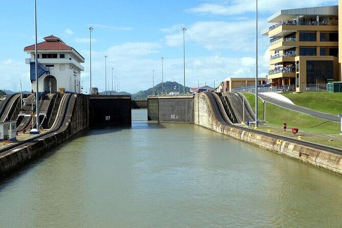 Private Tour to Panama Canal Locks Miraflores - Key Points