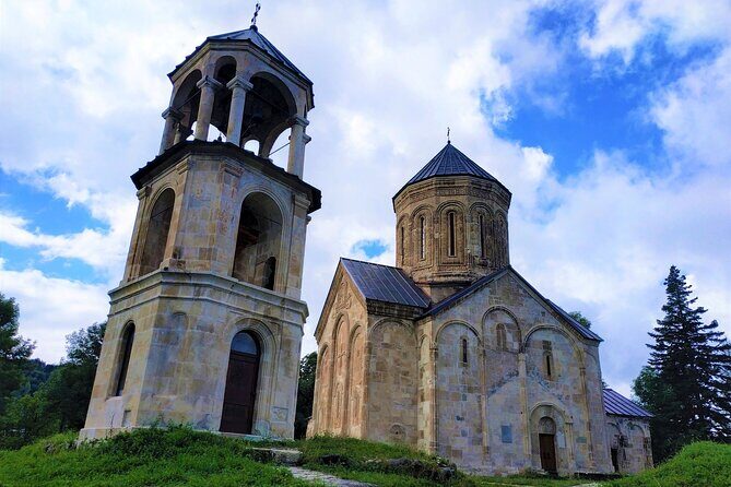 Private Tour to Racha from Tbilisi with Medieval Churches, Wine Tasting & Lunch - Key Points