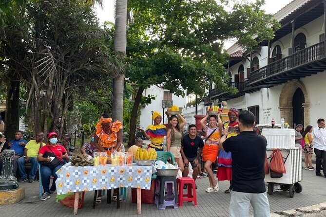 Private Tour with Guide in the Historic Center of Cartagena - Key Points