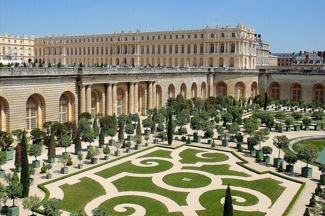 Private Tour with Guide to Midnight in Paris Movie Locations - The Historic and Quirky: Saint-Étienne-du-Mont and Place Vandôme