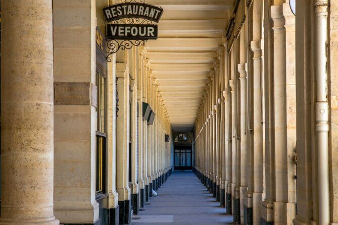Private Tour with Guide to Midnight in Paris Movie Locations - Vintage and Oddities: Marché aux Puces and Deyrolle