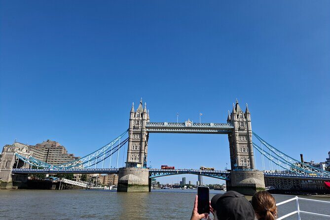 Private Tours: Tower of London Beefeater Meet Greet Crown Jewels - Exploring the Itinerary in Detail