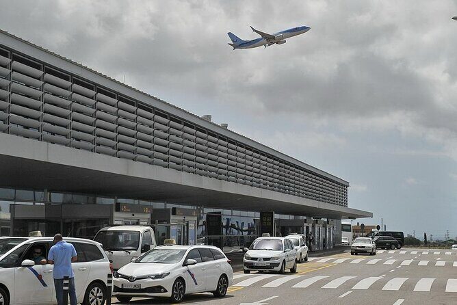 Private Transfer Airport Reus to Barcelona - Key Points