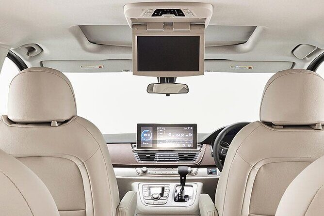 Private transfer between Cairns City Hotel and Airport - A Personal Touch on Your Cairns Arrival: Private Airport to Hotel Transfer