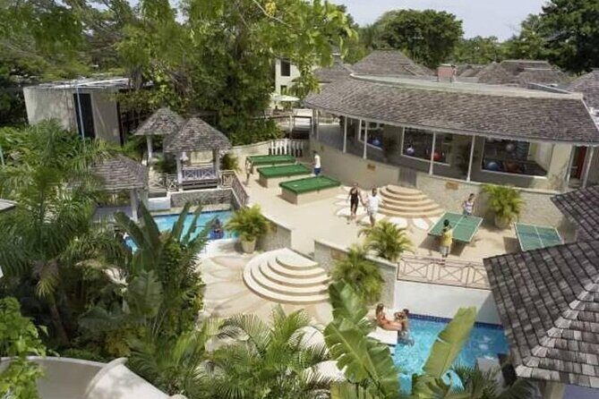 Private Transfer between Hedonism ll Resort and Airport - Experience the Ease of a Private Transfer from Montego Bay Airport to Hedonism II