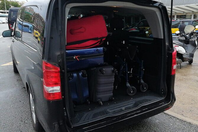 Private Transfer From Barcelona Airport to Barcelona City - Meeting Points and Arrival Details