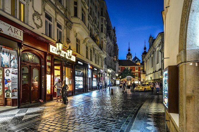 Private Transfer from Berlin to Prague with 4h of Sightseeing - Key Points