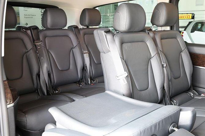Private transfer from cruise port to Barcelona Airport or hotel - Key Points