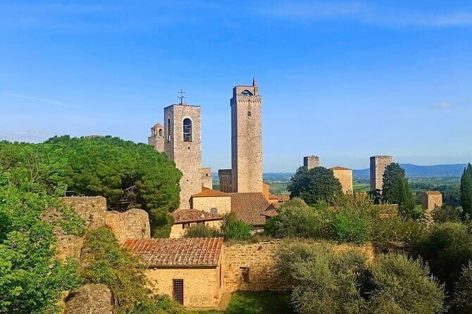 PRIVATE TRANSFER from Florence to Siena with stop in S Gimignano & Monteriggioni - A Scenic Journey through Tuscany: Private Transfer from Florence to Siena with Stops in San Gimignano & Monteriggioni