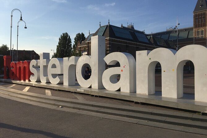 Private transfer from Giethoorn to Amsterdam - A Comfortable Ride from Giethoorn to Amsterdam in Style