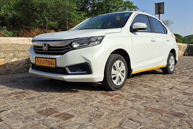 Private Transfer from Jaipur to Delhi Inlcuding Tajmahal Visit - FAQs