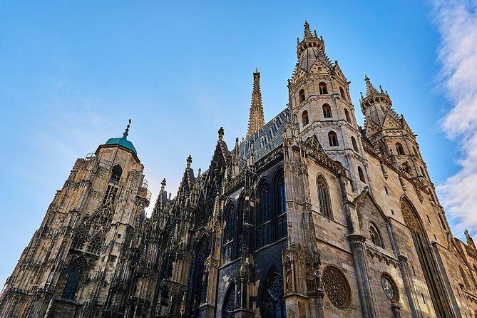 Private Transfer from Munich to Vienna with 2 hours for sightseeing - Key Points