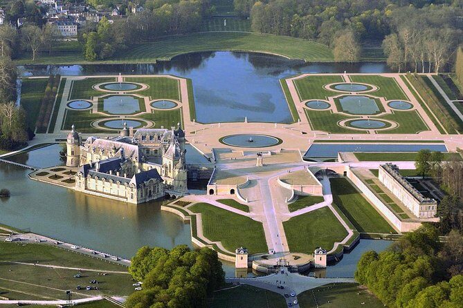 Private transfer from Paris to Chantilly or Chateau de Montvillargenne - Private transfer from Paris to Chantilly or Chateau de Montvillargenne