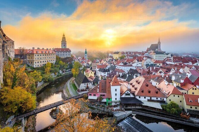 Private Transfer from Passau to Prague with 2 Hours Sightseeing of Local Driver - Key Points