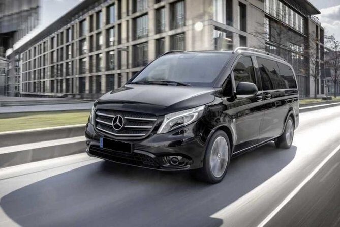 Private Transfer from Prague Airport to Prague City Hotels 1 - 3 pax - Key Points