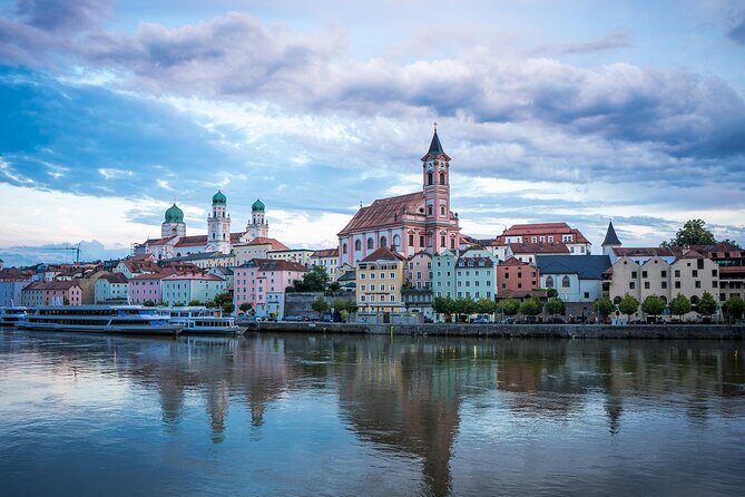 Private transfer from Prague to Passau, 2h of Sightseeing stop - Experience the Best of a Private Prague to Passau Transfer with Sightseeing