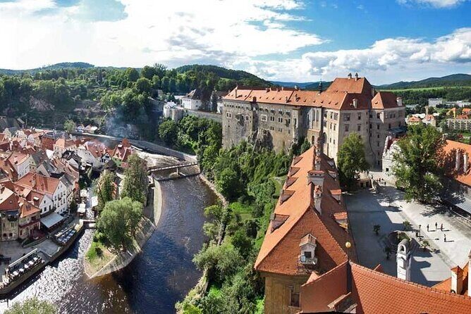 Private Transfer from Prague to Passau with stopover in Cesky Krumlov - FAQs