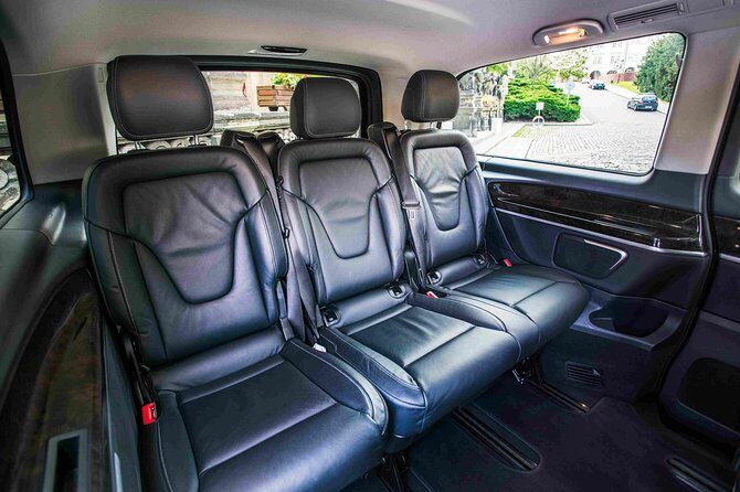 Private transfer from Prague to Vienna via Cesky Krumlov - FAQ