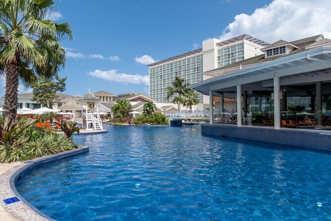 Private Transfer from Sangster Airport to Moon Palace Resort - A Closer Look at the Private Airport Transfer Experience