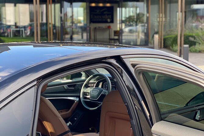 Private Transfer from/to Brussels Zaventem Airport - Meeting Your Driver: The First Impression