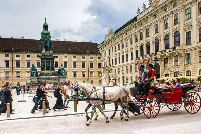 Private Transfer from Zagreb to Vienna with 2h of Sightseeing - Key Points